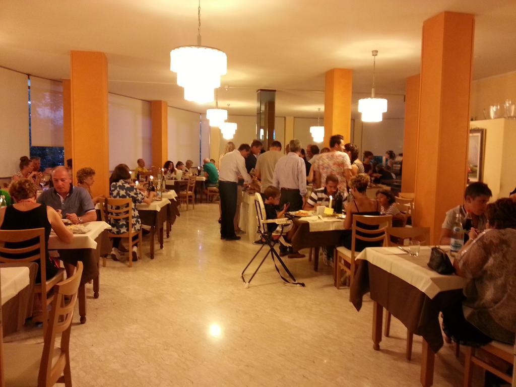 Hotel Plutone تّشيرفييا المظهر الخارجي الصورة