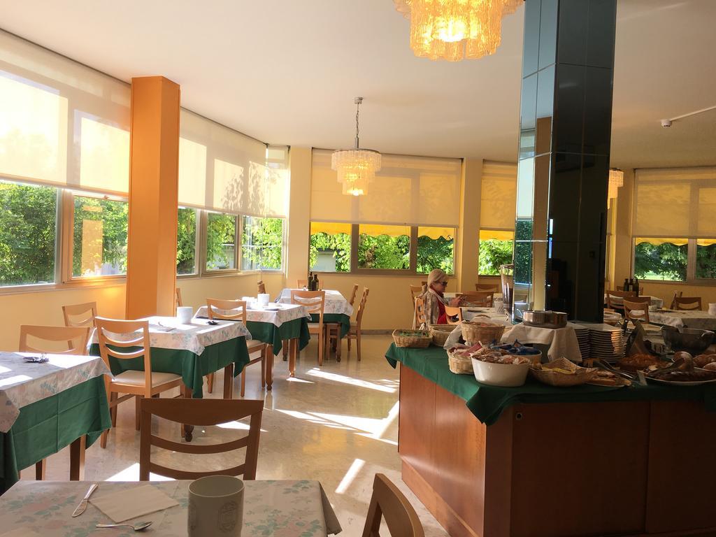 Hotel Plutone تّشيرفييا المظهر الخارجي الصورة