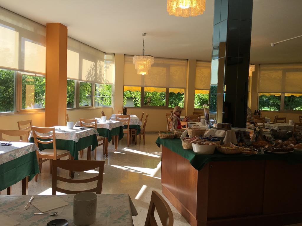 Hotel Plutone تّشيرفييا المظهر الخارجي الصورة
